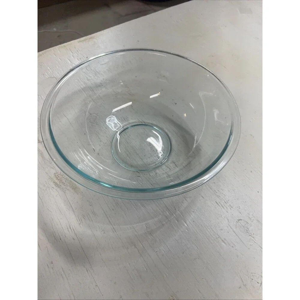 4 Qt LARGE PYREX MIXING BOWL (Excellent Condition!)